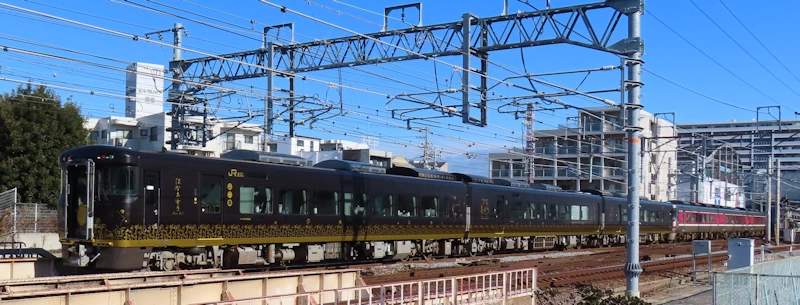 観光列車「はなあかり」