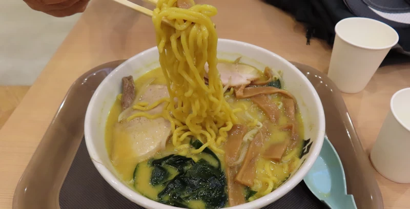 青森味噌カレー牛乳ラーメン混ぜた後