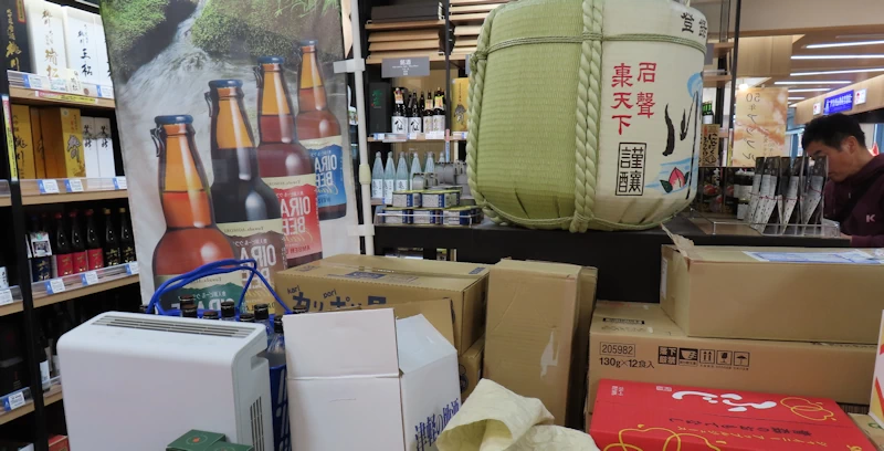 青森空港お土産ショップ店内の地元のお土産（ビール）