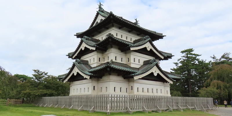 3階建ての弘前城