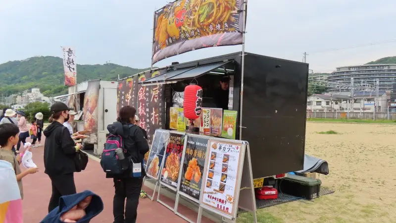 潮干狩りそばのキッチンカー