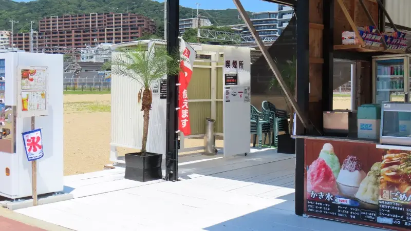 海の家「ぴーかん」にある喫煙所